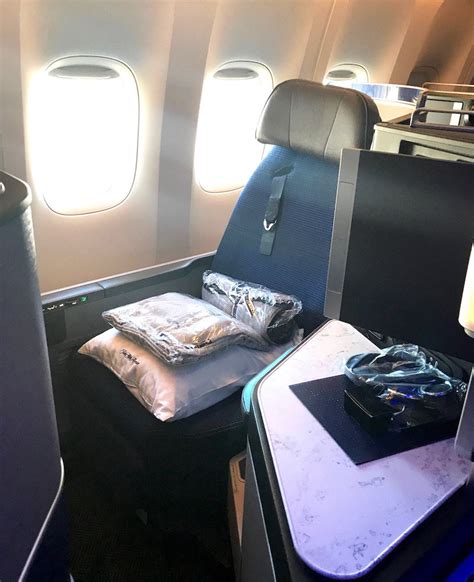 Review: United Airlines B777 Polaris Business Class.